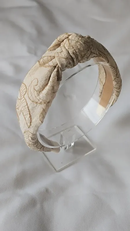 Knot_Embrodery_Linen_Beige