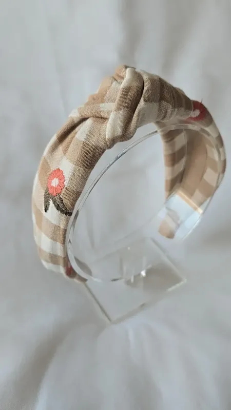 Knot_Seersucker_Embrodery_Beige