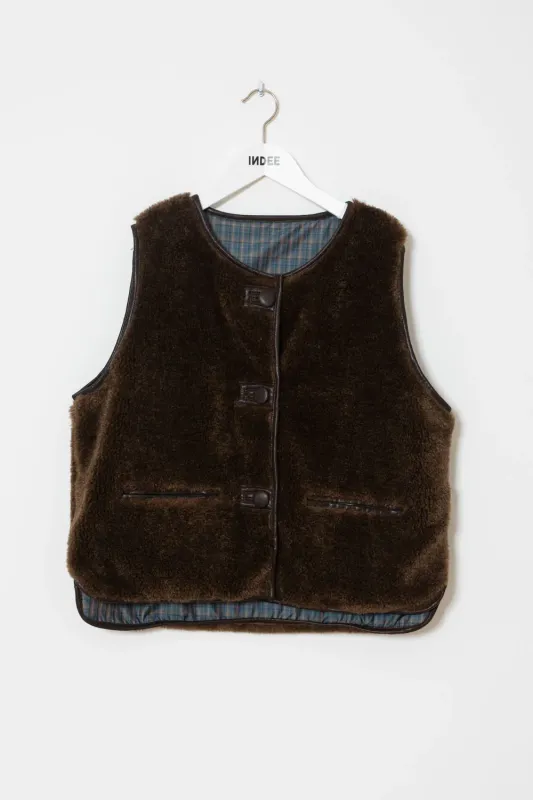 Reversible_fake_fur_gilet__Bruin