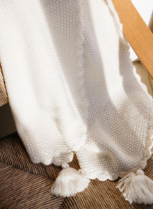 Knitted_Scarf_Pompon
